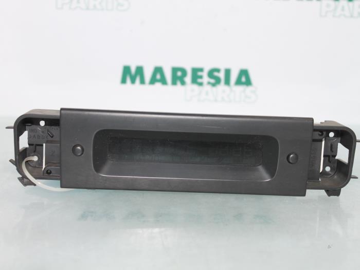 Gebruikte Display Interieur Peugeot 406 Break (8E/F) 2.0 HDi 90 Prijs € 30,00 Margeregeling aangeboden door Maresia Parts