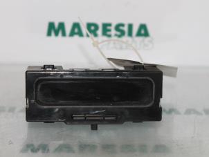 Gebruikte Display Interieur Renault Clio II (BB/CB) 1.4 Prijs € 15,00 Margeregeling aangeboden door Maresia Parts