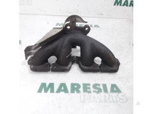 Gebruikte Uitlaatspruitstuk Renault Clio III (BR/CR) 1.2 16V TCe 100 Prijs € 60,00 Margeregeling aangeboden door Maresia Parts