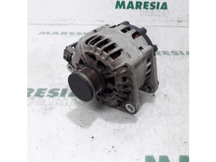 Gebruikte Dynamo Renault Koleos I 2.5 16V Prijs € 105,00 Margeregeling aangeboden door Maresia Parts