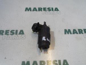 Gebruikte Ruitensproeierpomp voor Alfa Romeo 147 (937) 1.6 Twin Spark 16V Prijs € 15,00 Margeregeling aangeboden door Maresia Parts
