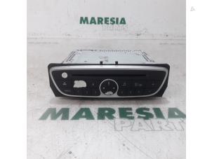 Gebruikte Radio CD Speler Renault Grand Scénic III (JZ) 1.5 dCi 110 Prijs € 60,00 Margeregeling aangeboden door Maresia Parts