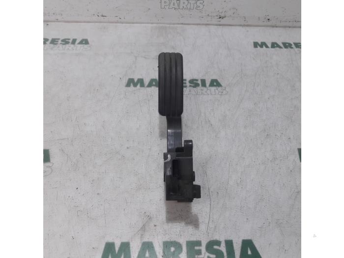 Gebruikte Sensor Gaspedaalpositie Renault Grand Scénic III (JZ) 1.5 dCi 110 Prijs € 25,00 Margeregeling aangeboden door Maresia Parts