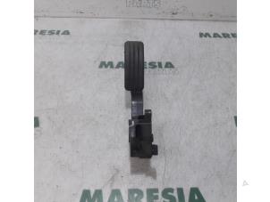 Gebruikte Sensor Gaspedaalpositie Renault Grand Scénic III (JZ) 1.5 dCi 110 Prijs € 25,00 Margeregeling aangeboden door Maresia Parts