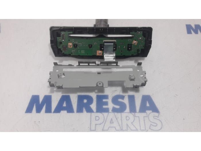 RENAULT Scenic 3 generation (2009-2015) Music Player Without GPS 281157081R 19458168