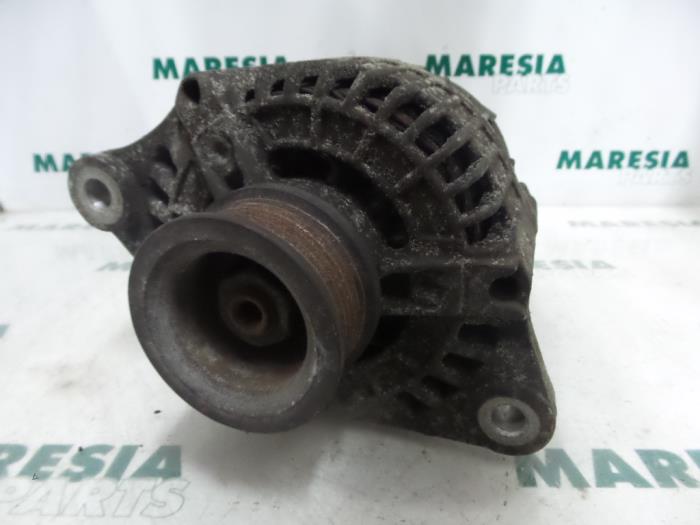 Gebruikte Dynamo Alfa Romeo 166 2.0 Twin Spark 16V Prijs € 40,00 Margeregeling aangeboden door Maresia Parts