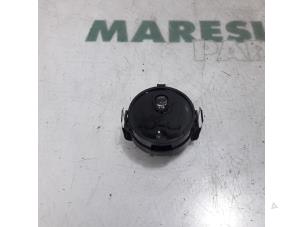 Gebruikte Sensor regen Renault Scénic II (JM) 1.6 16V Prijs € 25,00 Margeregeling aangeboden door Maresia Parts