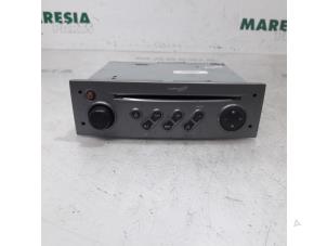 Gebruikte Radio CD Speler Renault Scénic II (JM) 1.6 16V Prijs € 262,50 Margeregeling aangeboden door Maresia Parts