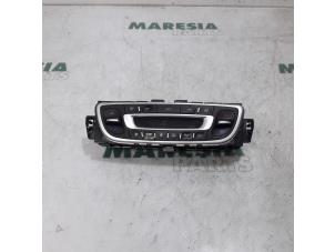 Gebruikte Kachel Bedieningspaneel Renault Scénic III (JZ) 1.5 dCi 105 Prijs € 50,00 Margeregeling aangeboden door Maresia Parts