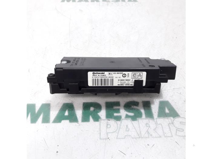 Bluetooth module van een Citroën C5 III Berline (RD) 2.0 HDiF 16V 2010