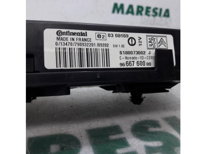 Bluetooth module van een Citroën C5 III Berline (RD) 2.0 HDiF 16V 2010