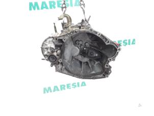 Gebruikte Versnellingsbak Peugeot 307 CC (3B) 2.0 16V Prijs € 367,50 Margeregeling aangeboden door Maresia Parts