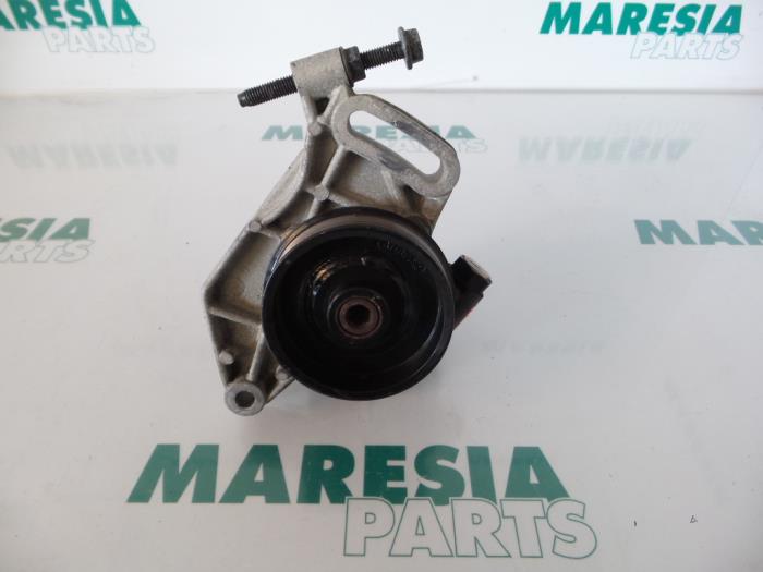 Stuurbekrachtiging Pomp van een Renault Espace (JE) 3.0i V6 RXT 1997