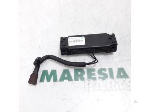 Gebruikte GPS Antenne Citroen C6 (TD) 2.7 HDiF V6 24V Prijs € 35,00 Margeregeling aangeboden door Maresia Parts