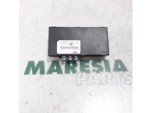 Gebruikte Antenne Versterker Citroen C6 (TD) 2.7 HDiF V6 24V Prijs € 40,00 Margeregeling aangeboden door Maresia Parts