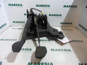 Gebruikte Pedalen Set Peugeot 407 SW (6E) 2.0 HDiF 16V Prijs € 85,00 Margeregeling aangeboden door Maresia Parts