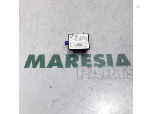 Gebruikte Antenne Peugeot 508 (8D) 2.0 Hybrid4 16V Prijs € 20,00 Margeregeling aangeboden door Maresia Parts