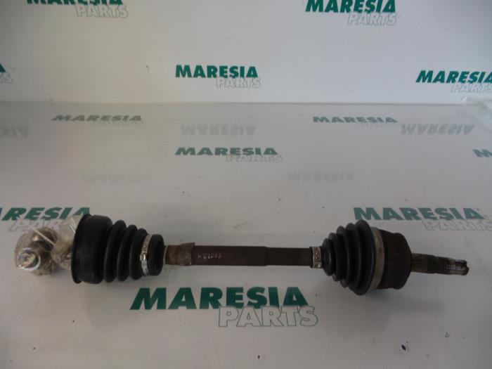 Gebruikte Steekas links-voor Fiat Punto II (188) 1.9 DS 60 3-Drs. Prijs € 65,00 Margeregeling aangeboden door Maresia Parts