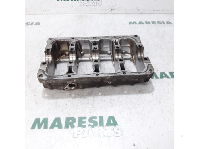 Gebruikte Carterpan Fiat Grande Punto (199) 1.4 T-Jet 16V Prijs € 75,00 Margeregeling aangeboden door Maresia Parts