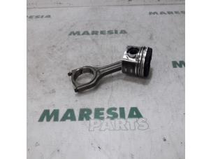 Gebruikte Zuiger Peugeot 207 SW (WE/WU) 1.6 HDi 16V Prijs € 50,00 Margeregeling aangeboden door Maresia Parts