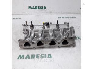 Gebruikte Inlaatspruitstuk Renault Grand Scénic II (JM) 2.0 16V Turbo Prijs € 75,00 Margeregeling aangeboden door Maresia Parts