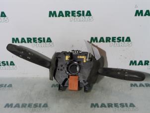Gebruikte Stuurkolomschakelaar Lancia Lybra 1.8 16V VVT Prijs € 50,00 Margeregeling aangeboden door Maresia Parts