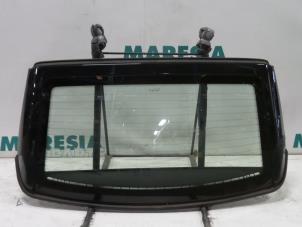 Gebruikte Ruit achter Peugeot 206 CC (2D) 1.6 16V Prijs € 131,25 Margeregeling aangeboden door Maresia Parts