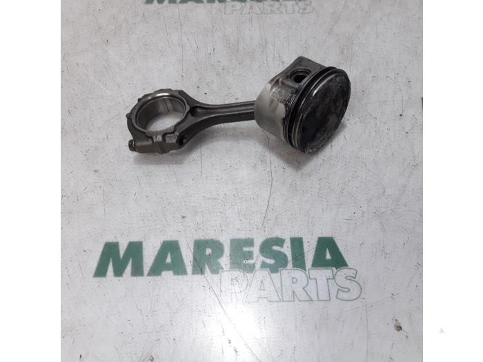 Gebruikte Zuiger Renault Espace Prijs € 65,00 Margeregeling aangeboden door Maresia Parts