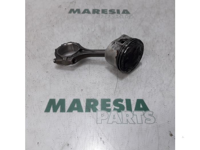 Gebruikte Zuiger Renault Espace Prijs € 65,00 Margeregeling aangeboden door Maresia Parts