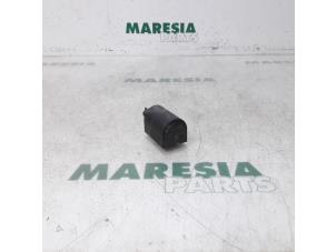 Gebruikte Relais Peugeot Expert (G9) 2.0 HDiF 16V 130 Prijs € 35,00 Margeregeling aangeboden door Maresia Parts