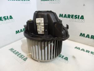 Gebruikte Kachel Ventilatiemotor Fiat Stilo (192A/B) 1.9 JTD 80 Prijs € 25,00 Margeregeling aangeboden door Maresia Parts
