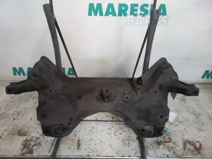 Gebruikte Subframe Peugeot 206 CC (2D) 2.0 16V Prijs € 50,00 Margeregeling aangeboden door Maresia Parts