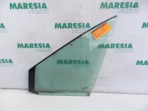 Gebruikte Driehoeks Ruit links-voor Renault Grand Scénic II (JM) 1.9 dCi 120 Prijs € 30,00 Margeregeling aangeboden door Maresia Parts