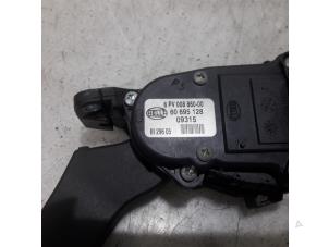 Gebruikte Sensor Gaspedaalpositie Alfa Romeo 159 (939AX) 1.9 JTS 16V Prijs € 50,00 Margeregeling aangeboden door Maresia Parts