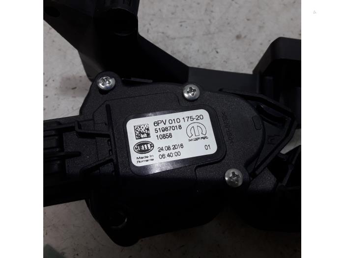 Gebruikte Gaspedaalpositie Sensor Fiat Tipo (356S) 1.4 16V Prijs € 50,00 Margeregeling aangeboden door Maresia Parts
