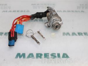 Gebruikte Kontaktslot + Sleutel Peugeot 607 (9D/U) 2.2 HDi 16V FAP Prijs € 60,00 Margeregeling aangeboden door Maresia Parts