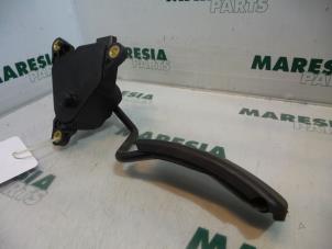 Gebruikte Sensor Gaspedaalpositie Renault Grand Scénic II (JM) 1.5 dCi 105 Prijs € 35,00 Margeregeling aangeboden door Maresia Parts
