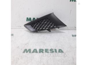 Gebruikte Grille Renault Koleos I 2.0 dCi 16V Prijs € 20,00 Margeregeling aangeboden door Maresia Parts