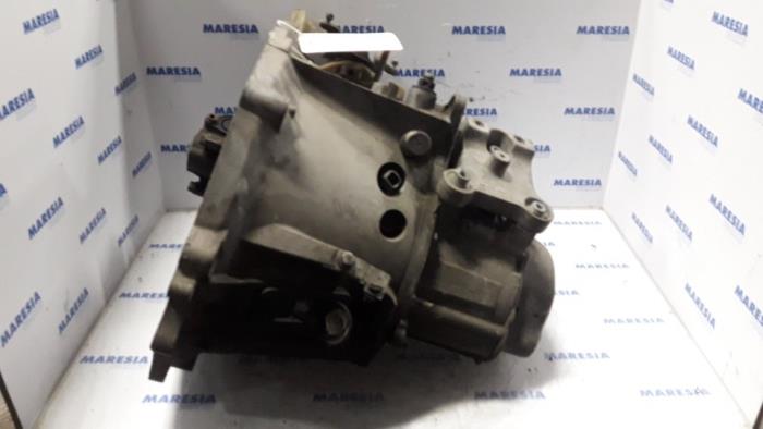 Versnellingsbak van een Peugeot 207/207+ (WA/WC/WM) 1.6 HDi 16V 2009
