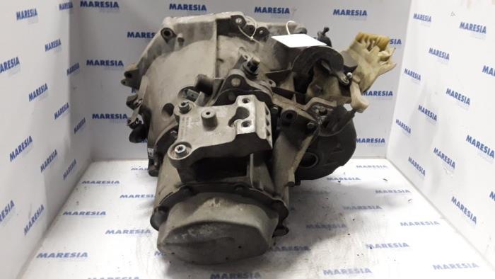 Versnellingsbak van een Peugeot 207/207+ (WA/WC/WM) 1.6 HDi 16V 2009