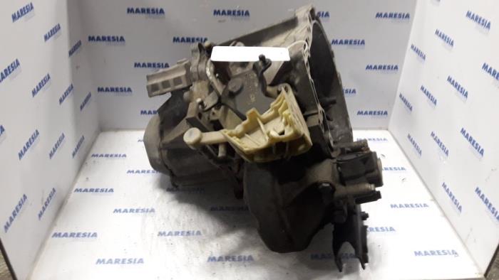 Versnellingsbak van een Peugeot 207/207+ (WA/WC/WM) 1.6 HDi 16V 2009