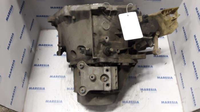 Versnellingsbak van een Peugeot 207/207+ (WA/WC/WM) 1.6 HDi 16V 2009