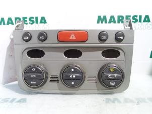Gebruikte Kachel Bedieningspaneel Alfa Romeo 147 (937) 1.6 Twin Spark 16V Prijs € 25,00 Margeregeling aangeboden door Maresia Parts