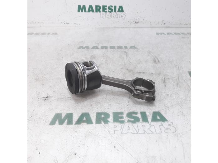 Gebruikte Zuiger Fiat 500 (312) 1.3 MJTD 16V Prijs € 75,00 Margeregeling aangeboden door Maresia Parts