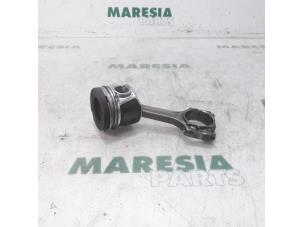 Gebruikte Zuiger Fiat 500 (312) 1.3 MJTD 16V Prijs € 75,00 Margeregeling aangeboden door Maresia Parts