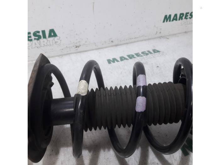 Schokdemperpoot links-voor van een Renault Koleos I 2.0 dCi 16V 2008