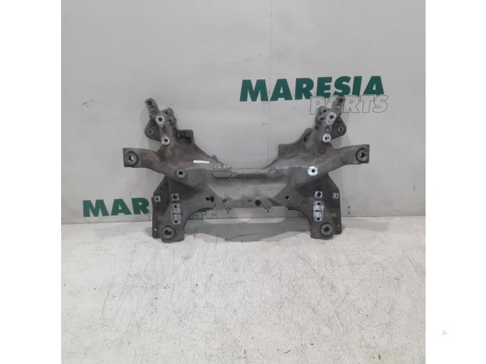 Gebruikte Subframe Peugeot 407 (6C/J) 2.7 HDi V6 24V Prijs € 157,50 Margeregeling aangeboden door Maresia Parts