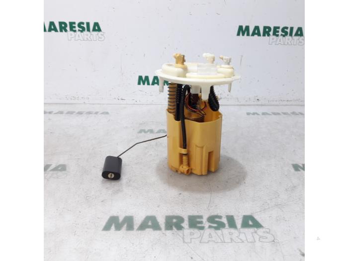 Gebruikte Tank element Pomp Peugeot 407 (6C/J) 2.7 HDi V6 24V Prijs € 50,00 Margeregeling aangeboden door Maresia Parts