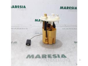 Gebruikte Brandstofpomp Elektrisch Peugeot 407 (6C/J) 2.7 HDi V6 24V Prijs € 50,00 Margeregeling aangeboden door Maresia Parts