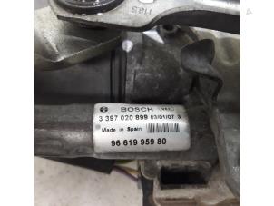 Gebruikte Ruitenwissermotor voor Peugeot 407 (6C/J) 2.7 HDi V6 24V Prijs € 105,00 Margeregeling aangeboden door Maresia Parts